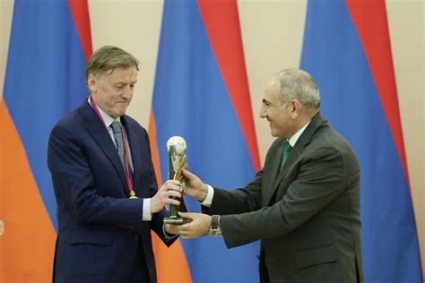 ՀՀ երկրորդ նախագահը հրապարակավ մեղադրում է իշխանություններին ճնշում գործադրելու մեջ