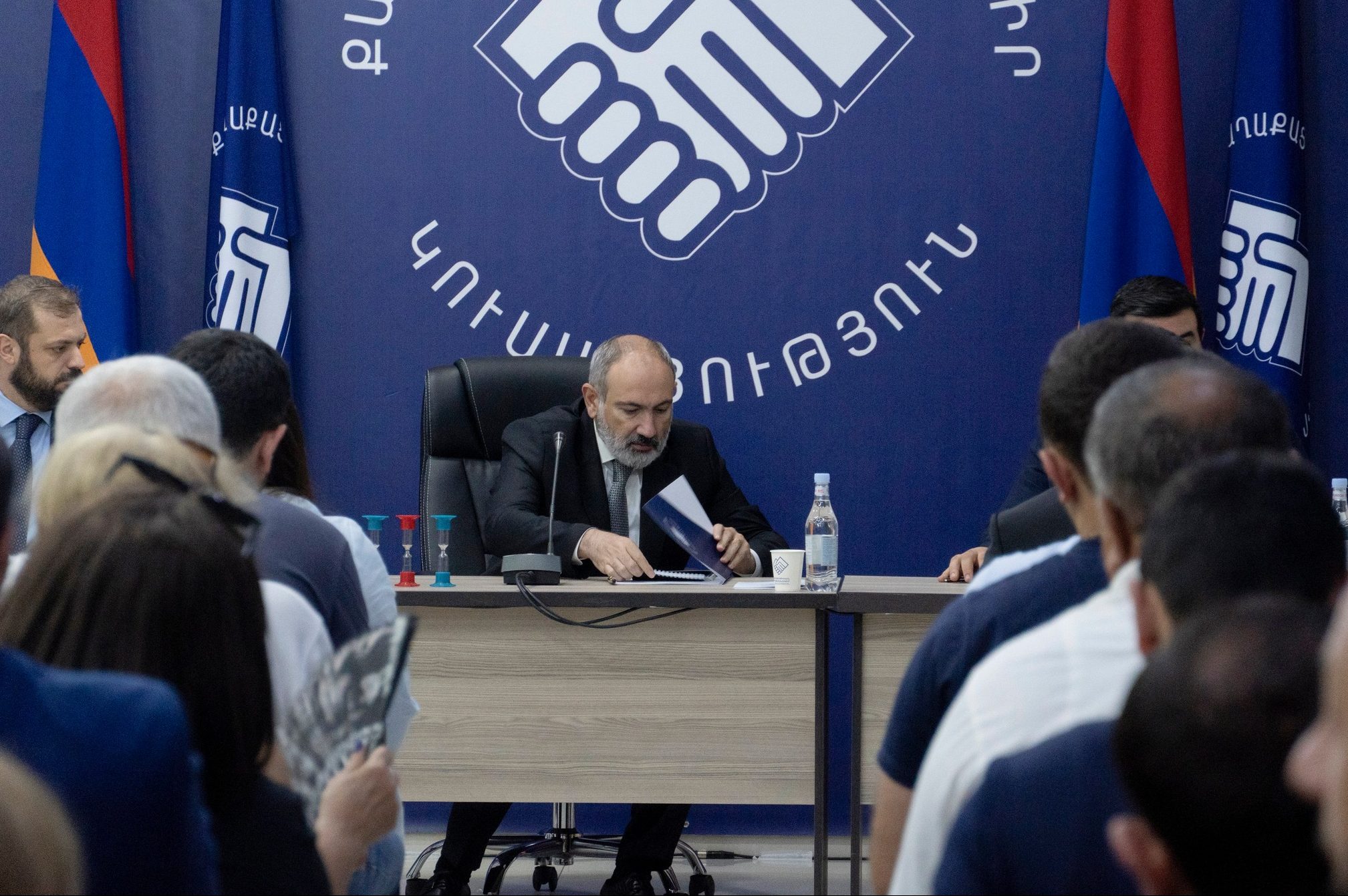 Քաղաքացիական պայմանագիր կուսակցությունից երկու պատգամավոր հրաժարվում են մանդատներից
