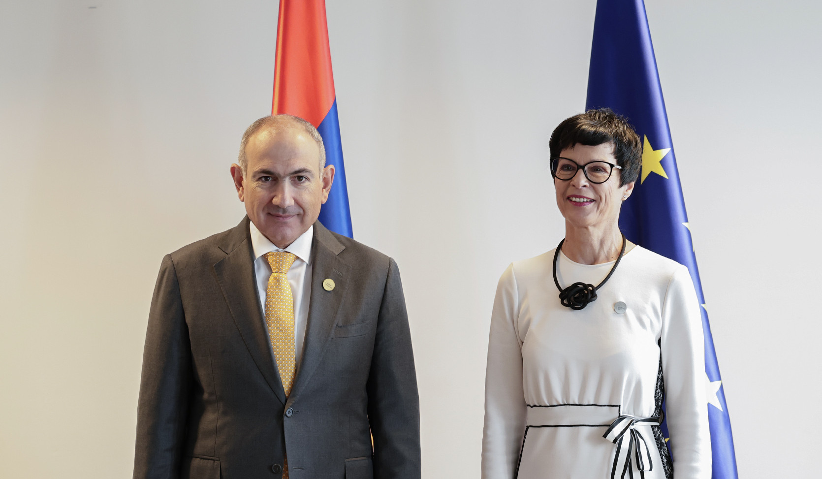 ԵՄ-ի հանձնակատարը հայկական ծիրաններից պատրաստված մուրաբանն անվանում է «ազատության բանկաներ»